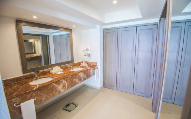 Wyndham Alltra Cancun All Inclusive Resort