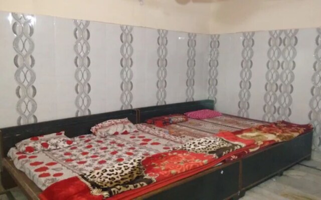 Goroomgo Maatu Shri Guest House Mathura
