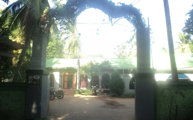 Puleys Balmoral Hotel and Rest House