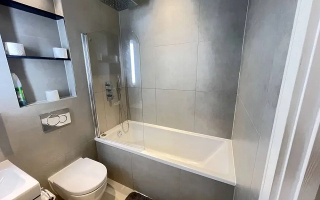 Stunning 1-bed Deluxe Apartment in Slough