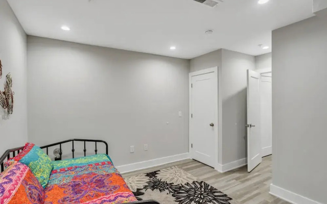 University City - Philadelphia 6 Bedroom Home by RedAwning