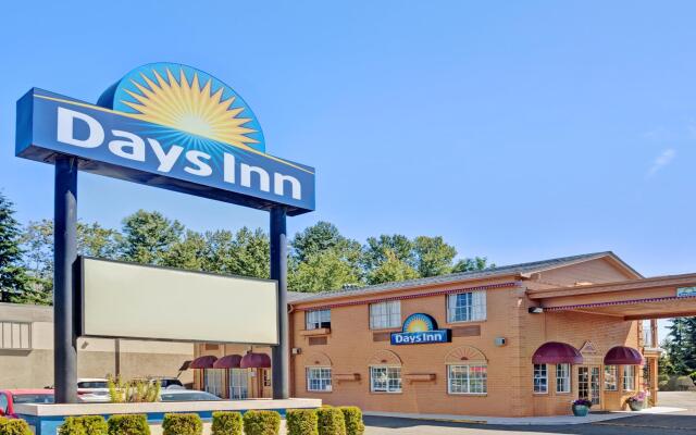 Days Inn by Wyndham Everett