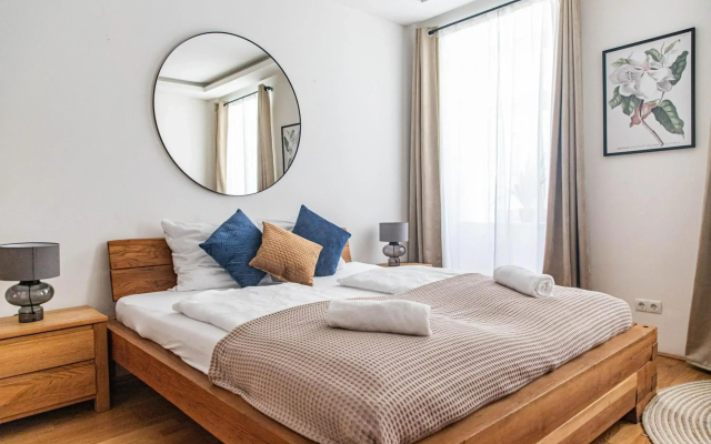 King Bed Home with Smart Tv, Perfect for groups of 4 - Hotel in Vienna - Photo 5