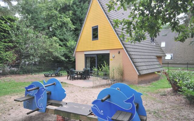 Comfortable Bungalow With Whirlpool Near the Vrachelse Heide
