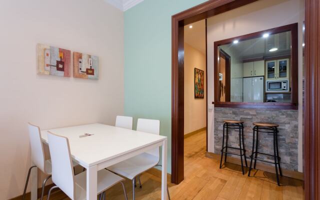 Sagrada Familia - Gaudi Apartment