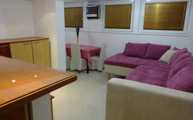 Jasmin White Apartment