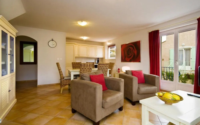 Terraced House in Vidauban With Pool