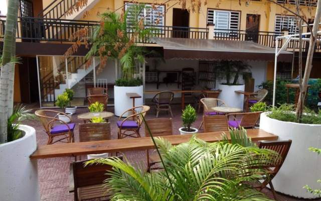 KONG Bar & Guesthouse