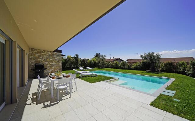 Villa Ester - P.IVA in Moniga del Garda