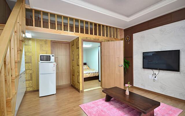 Yeosu Rainbow Pension