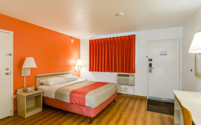 Motel 6 Schiller Park, IL - Chicago O'Hare