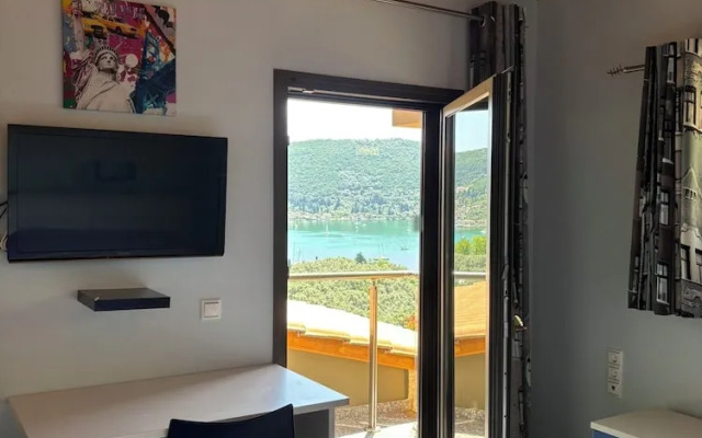 Smaragdine Blue Villa