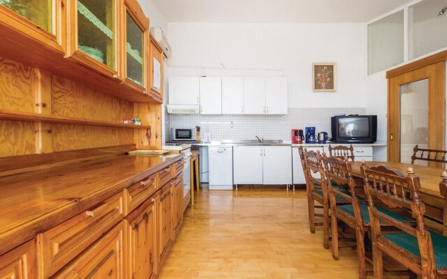 Beautiful Home in Klenovica With 7 Bedrooms and Wifi