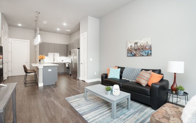 1 BR and 2 BR near Downtown by Frontdesk