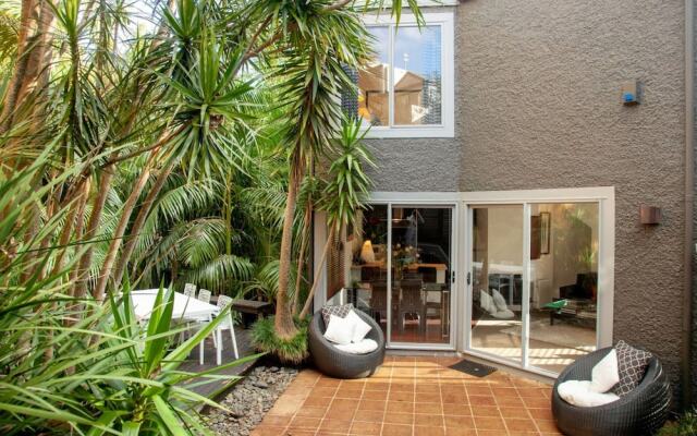 Bright 2 Bedroom Townhouse in Central Parnell