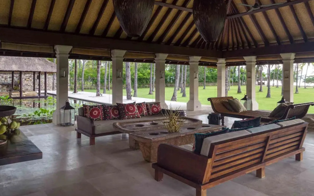 Sira Beach House
