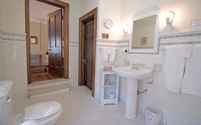 Greystone Manor Bed & Breakfast