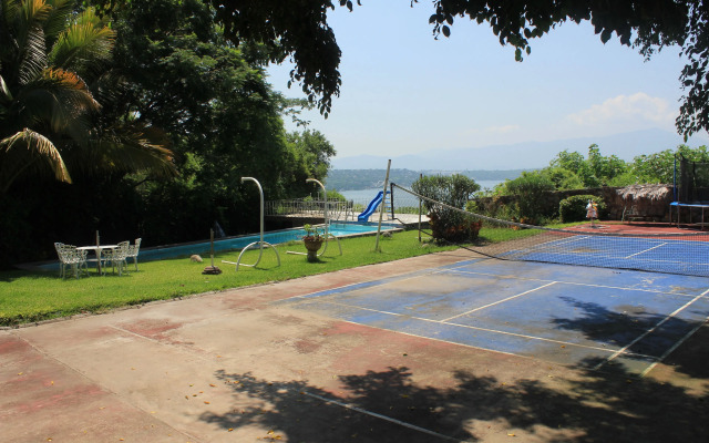 Hotel Teques Inn
