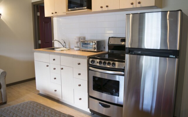 Yamnuska Suites