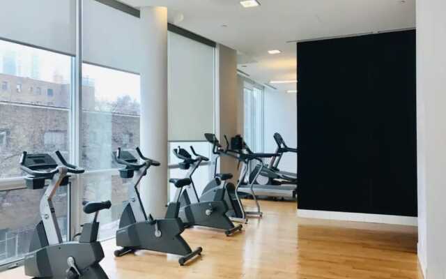 Stunning Suites Luxurious Downtown Condo