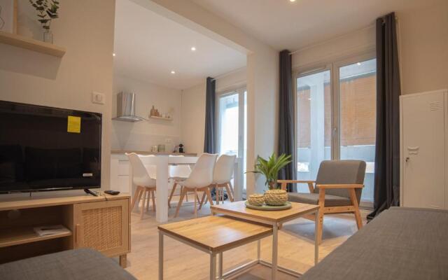 "Envie Lyonnaise" Location - 14 personnes - Terrasse - WIFI fibre optic