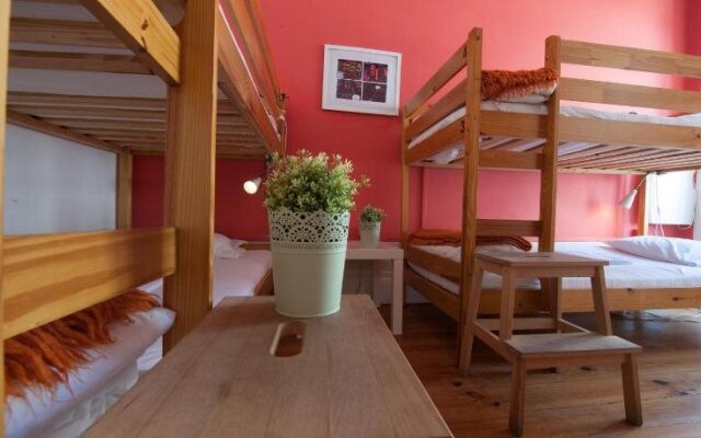 Magnlia Porto Hostel  Suites