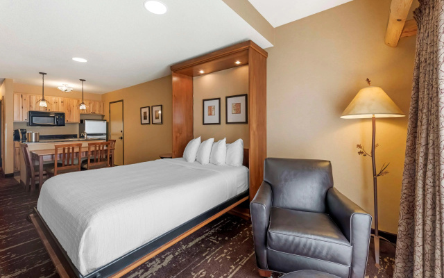Best Western Premier The Lodge on Lake Detroit
