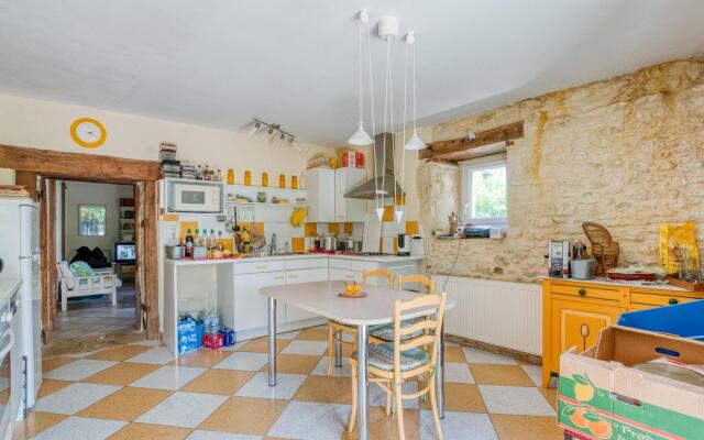 Garden-View Holiday Home in Dégagnac with Jacuzzi