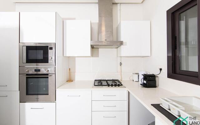 LUXUEUX APT AVEC JARDIN ET GARAGE PRIVéS @ MARSA