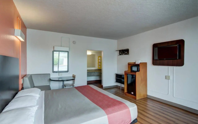 Motel 6 Somerset