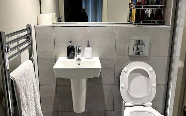 2-bed Luxury Apartment in Birmingham City Center