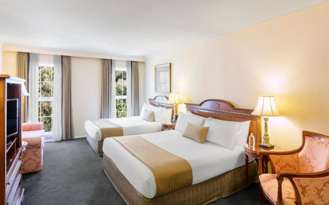 Canterbury International Hotel