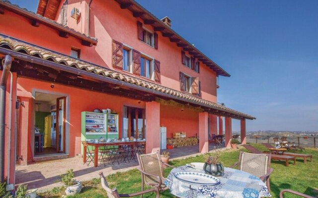 Stunning Home in Castelnuovo Calcea With Wifi and 7 Bedrooms