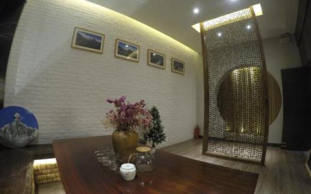 Siguniangshan Tea & Panda Hotel