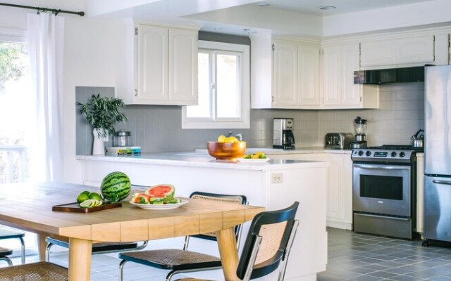 Pacifica by AvantStay | Ocean Getaway w/ Sunset Views | Sleeps 24!