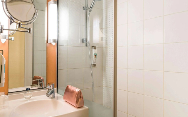 ibis Paris Pont De Suresnes