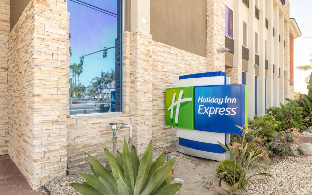 Holiday Inn Express Anaheim West, an IHG Hotel