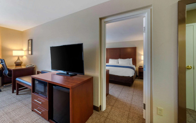 Comfort Inn & Suites Northern Kentucky