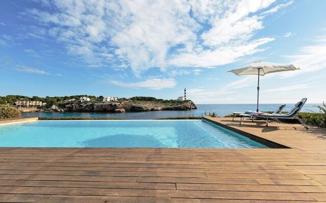 Sea Front Luxurious Villa