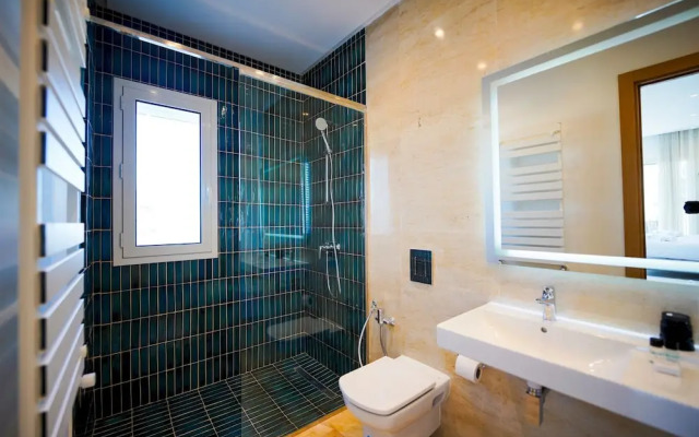 Villa Hermes Seaside and Luxurious