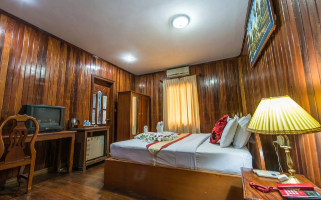 Neak Pean Hotel - Wooden House