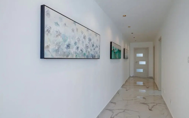 Fabulous Penthouse Close to St George's Bay