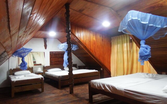 Welikande Hotel and Trekking Center