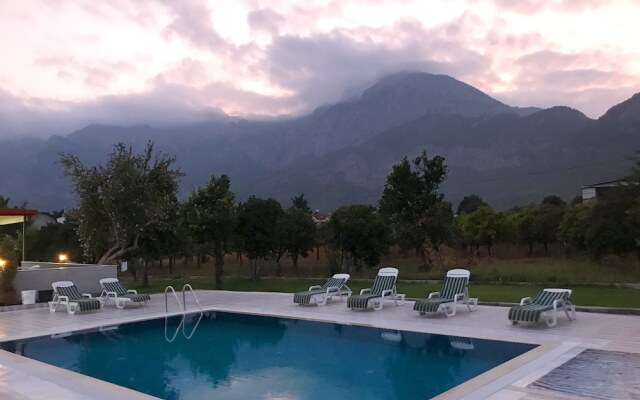 Mina Grand Hotel
