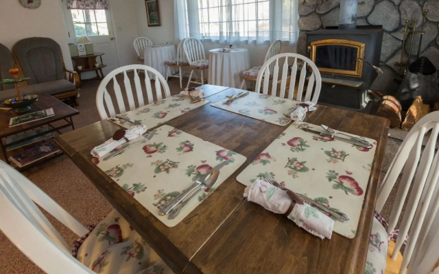 Apple Blossom Inn