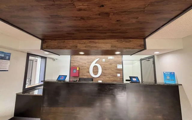 Studio 6 Suites Charlotte, NC - Northlake