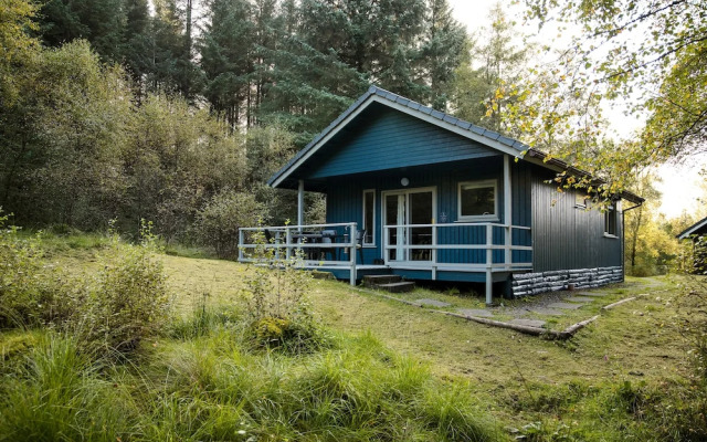 Otter With Mountain View and Enclosed Decking