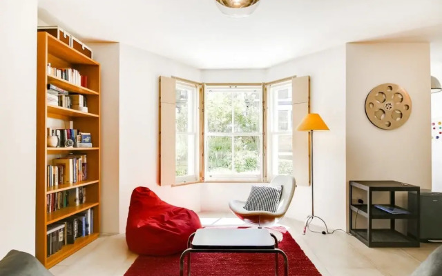 Stylish, Bright Apartment w/ Private Garden