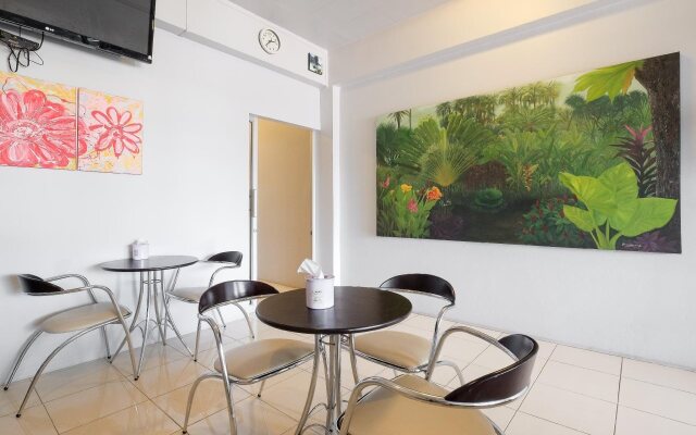 Luna Guesthouse and Travel