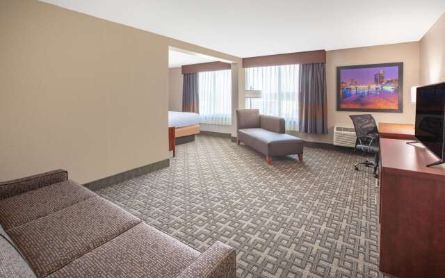 Baymont by Wyndham Grand Rapids Near Downtown